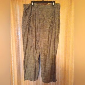 Gray tweed like pants. Front and back pockets